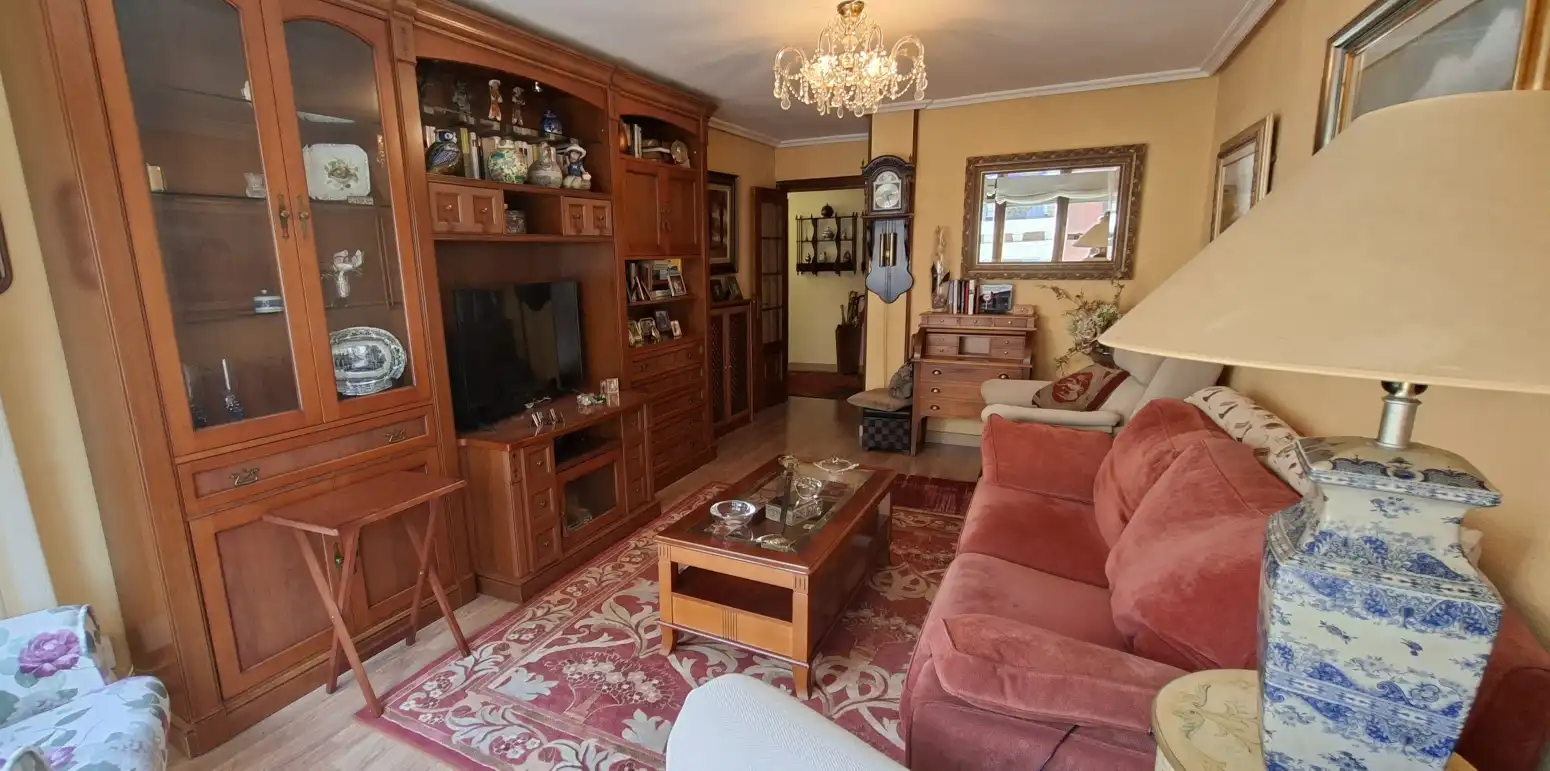 Wohnzimmer von Wohnung zum Verkauf in Torrelavega  mit Heizung, Parkett und Abstellraum