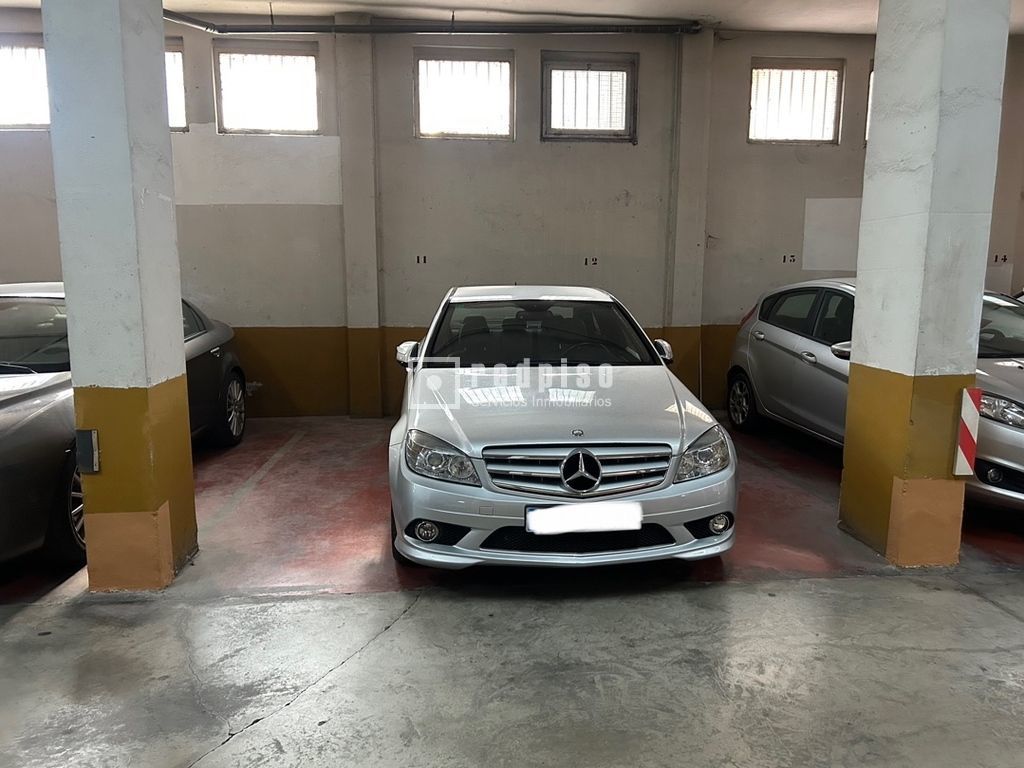 Aparcament de Pis en venda en Alicante / Alacant amb Terrassa i Piscina