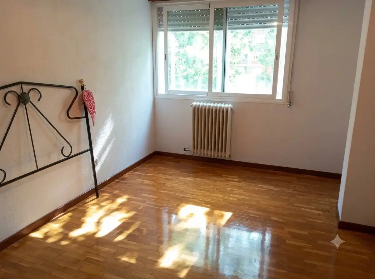 Bedroom of Flat for sale in  Logroño  with Heating, Parquet flooring and Storage room