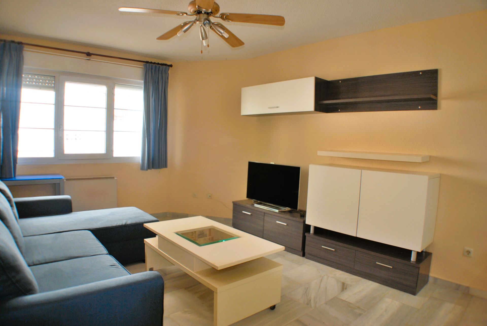 Living room of Flat for sale in Alpedrete  with Heating, Furnished and Oven