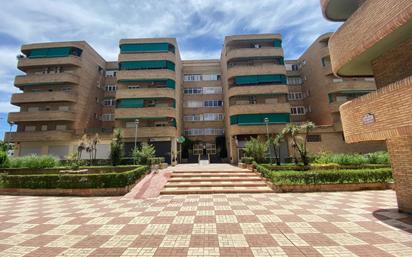 Exterior view of Flat for sale in  Granada Capital  with Terrace and Balcony