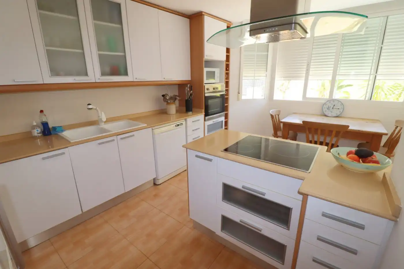 Cocina de Casa adosada en venta en Rocafort con Aire acondicionado, Calefacción y Jardín privado