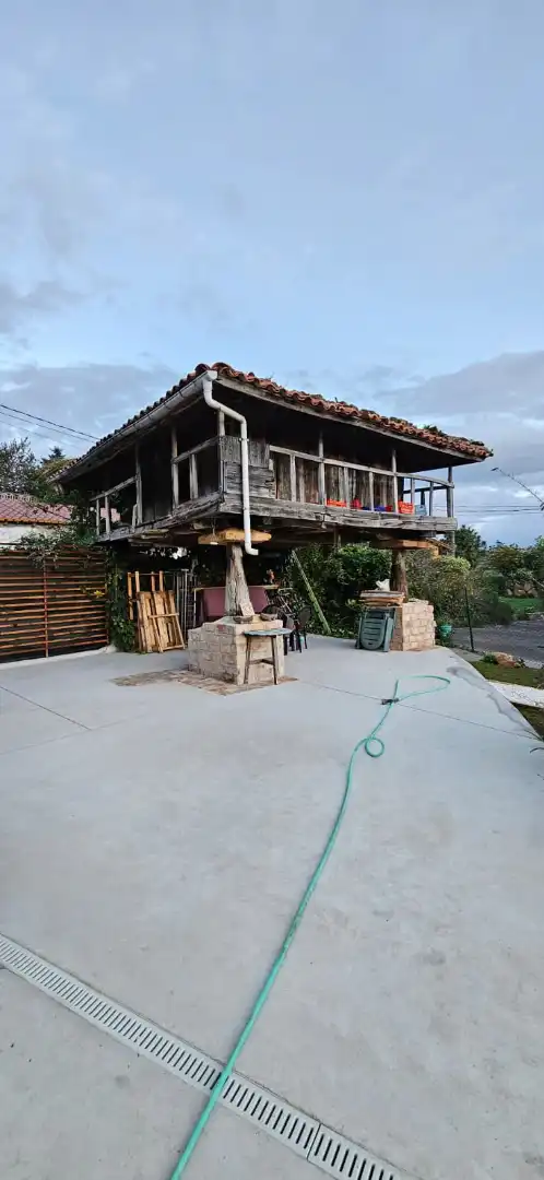 Vista exterior de Casa o xalet en venda en Oviedo  amb Aire condicionat, Calefacció i Jardí privat