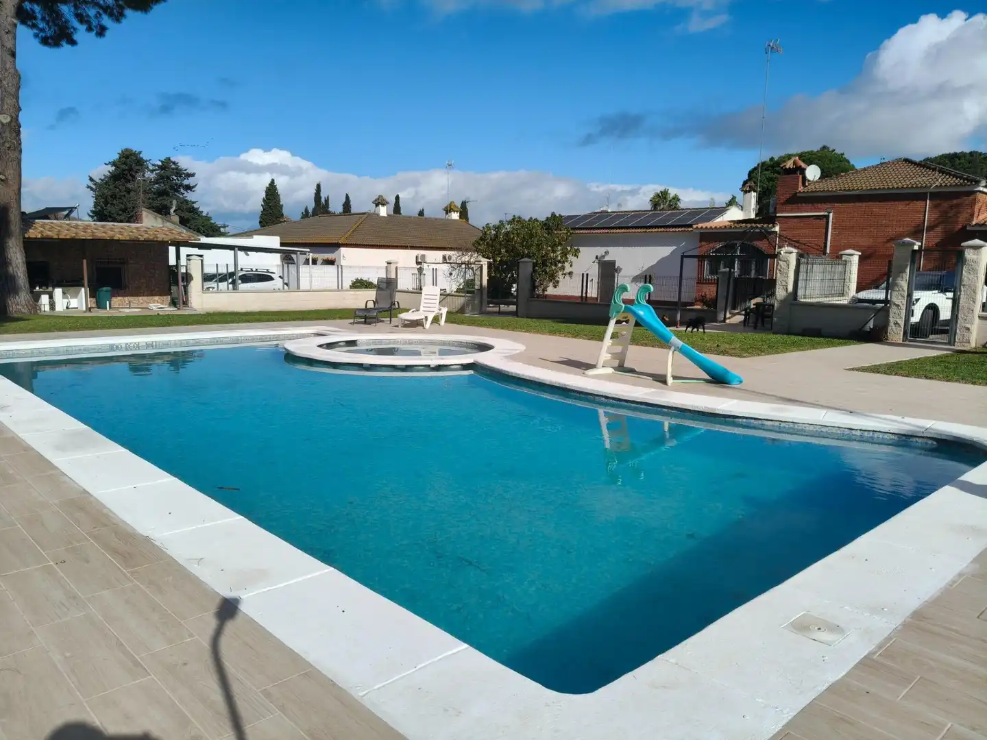 Piscina de Casa o chalet en venta en Chiclana de la Frontera con Aire acondicionado, Piscina y Alarma