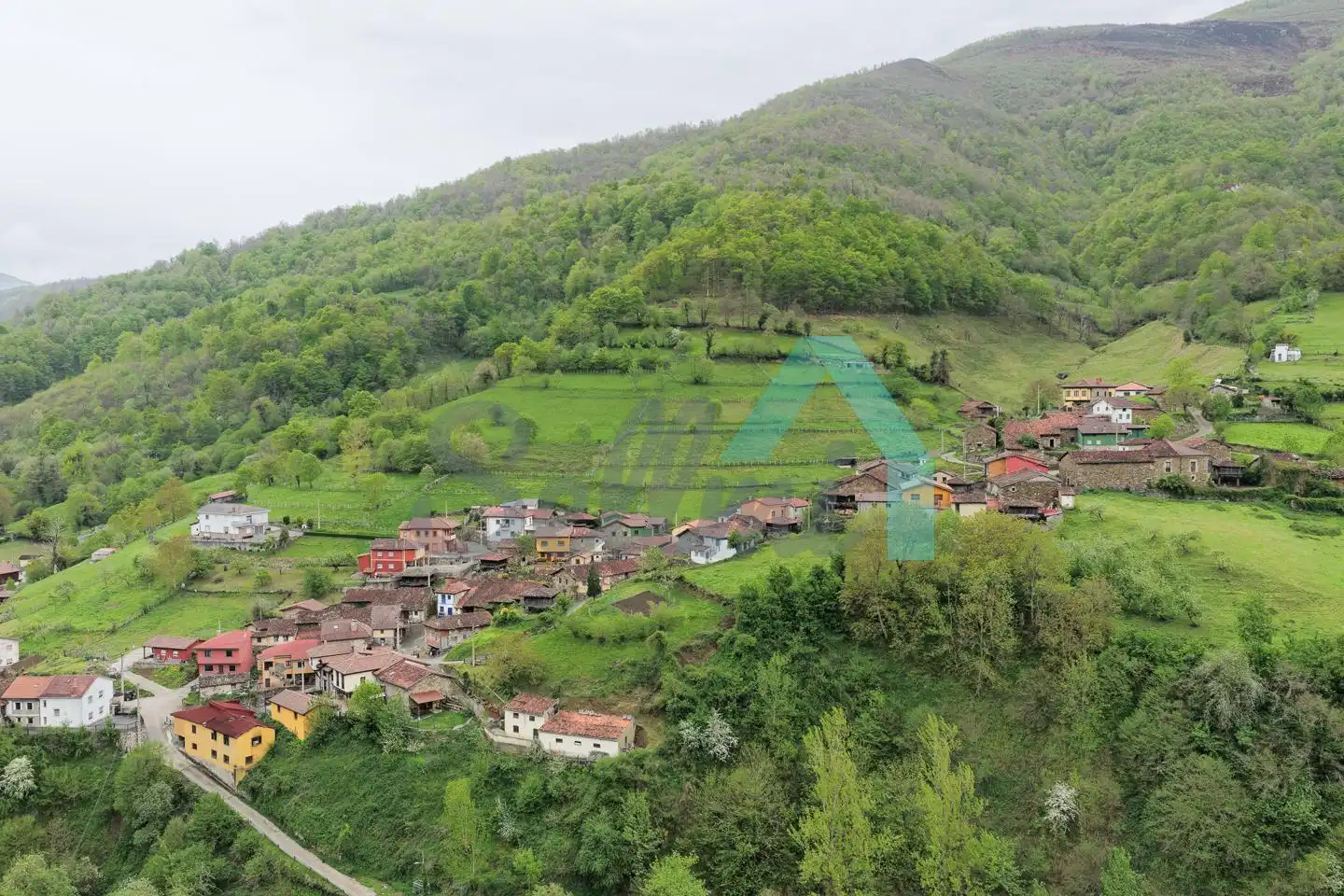 Vista exterior de Casa o chalet en venta en Quirós con Calefacción, Jardín privado y Terraza
