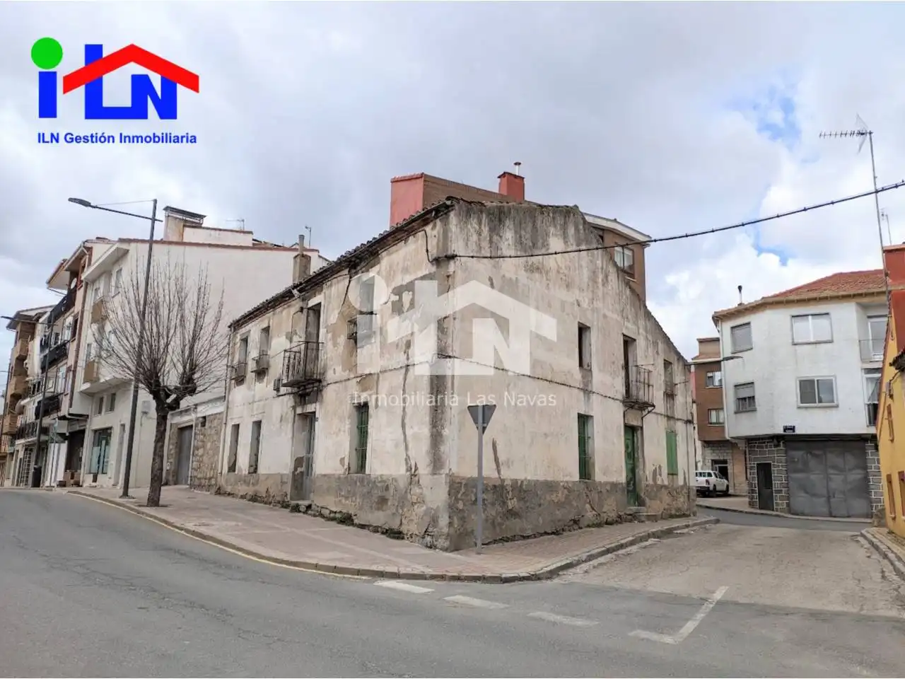 Exterior view of Houses for sale in Las Navas del Marqués 