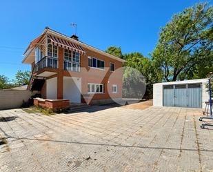 Vista exterior de Casa o xalet de lloguer en Las Rozas de Madrid amb Calefacció i Jardí privat