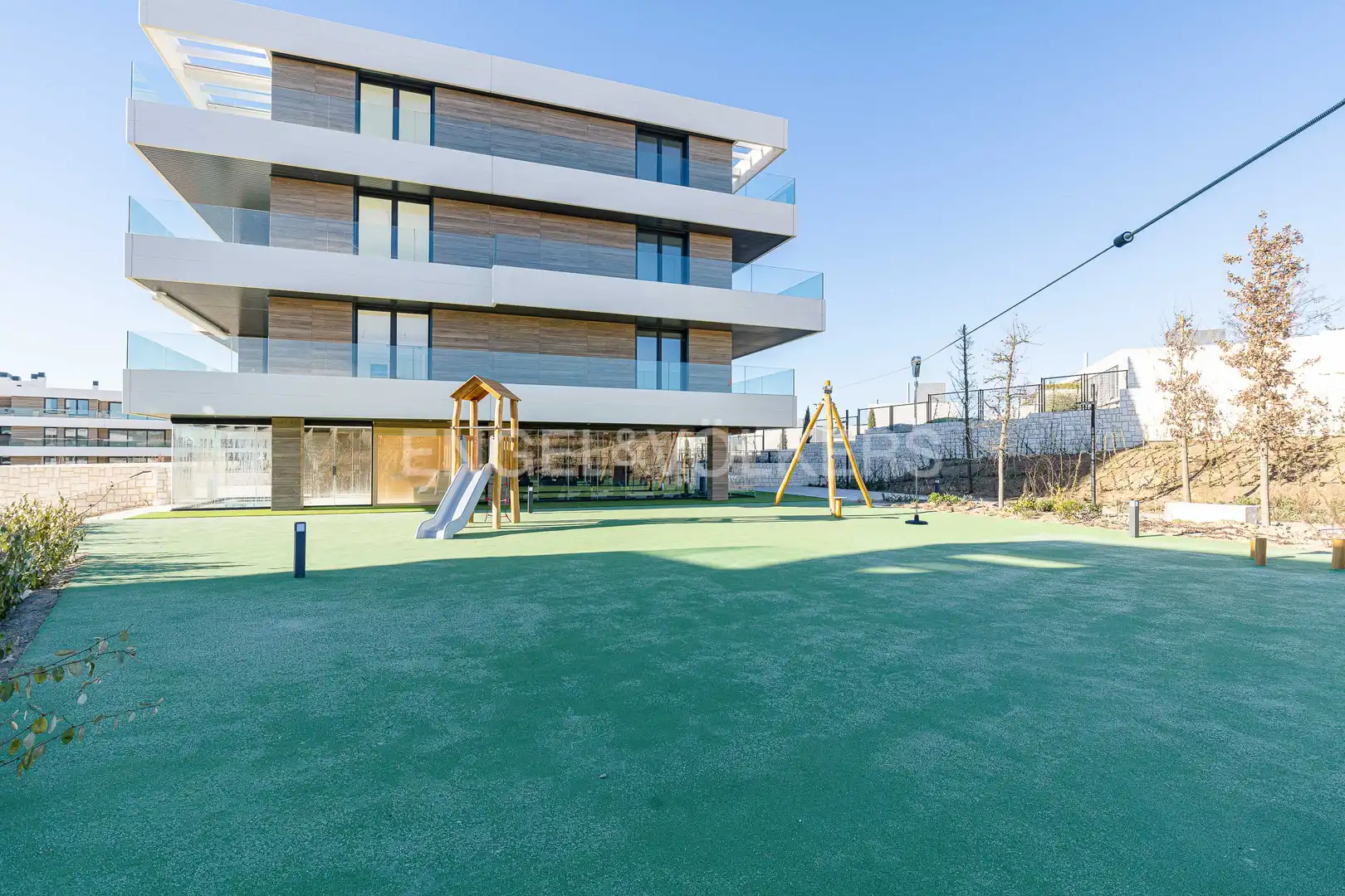 Terrasse von Wohnung zur Miete in La Moraleja mit Klimaanlage, Heizung und Privatgarten