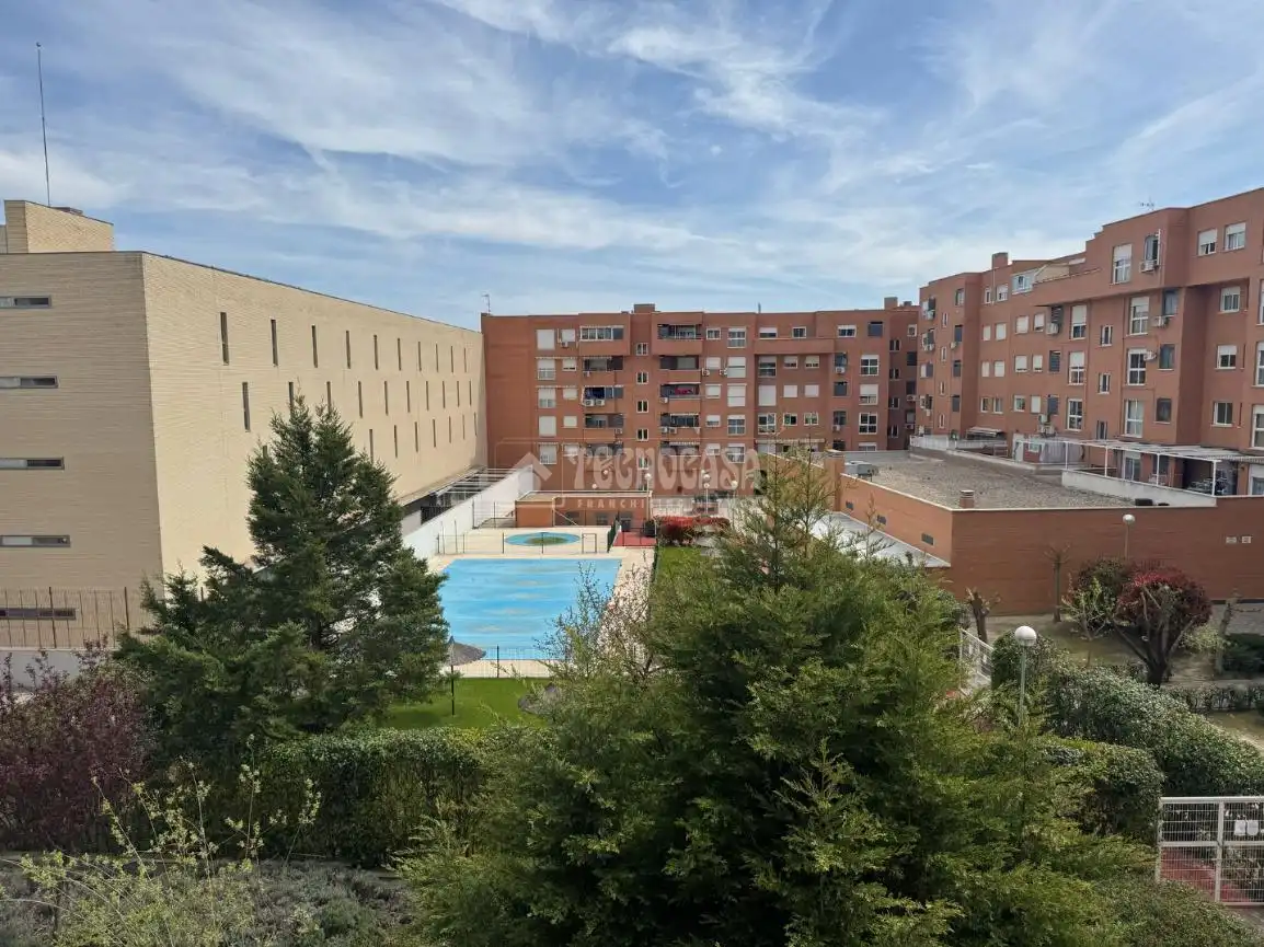 Piscina de Ático en venta en Valdemoro con Calefacción, Terraza y Trastero