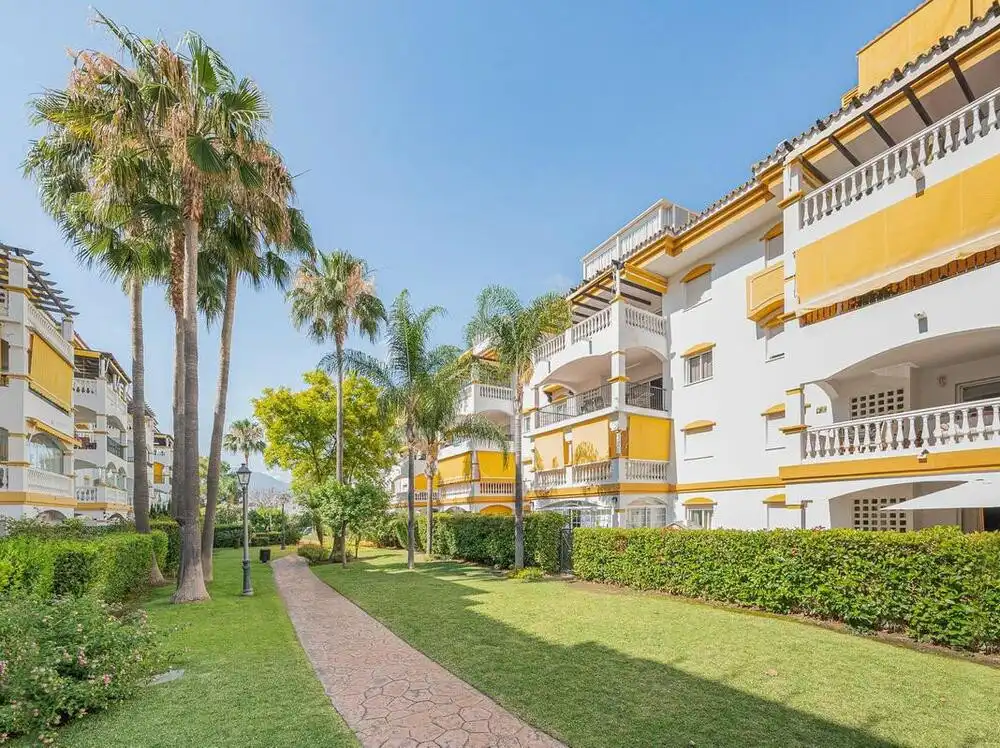 Vista exterior de Planta baixa de lloguer en Marbella amb Terrassa, Piscina i Piscina comunitària