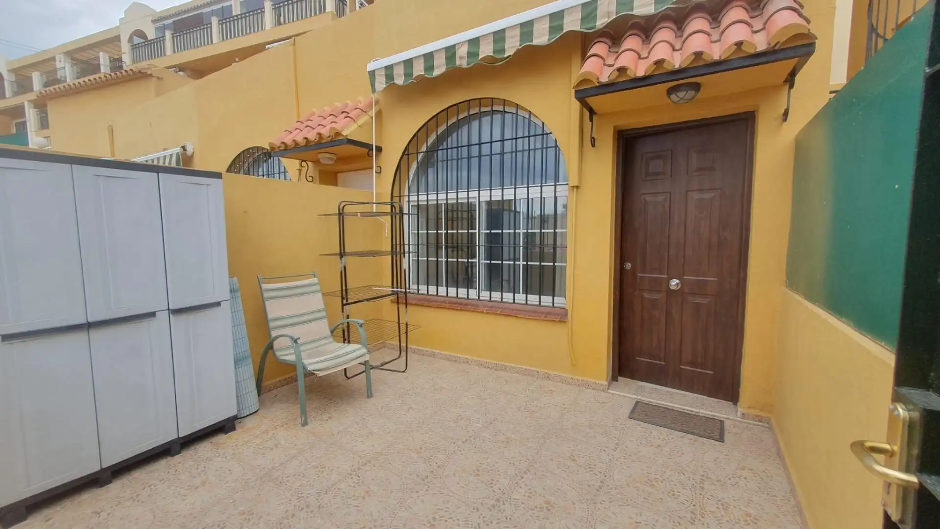 Außenansicht von Einfamilien-Reihenhaus zum Verkauf in Torremolinos mit Terrasse und Möbliert