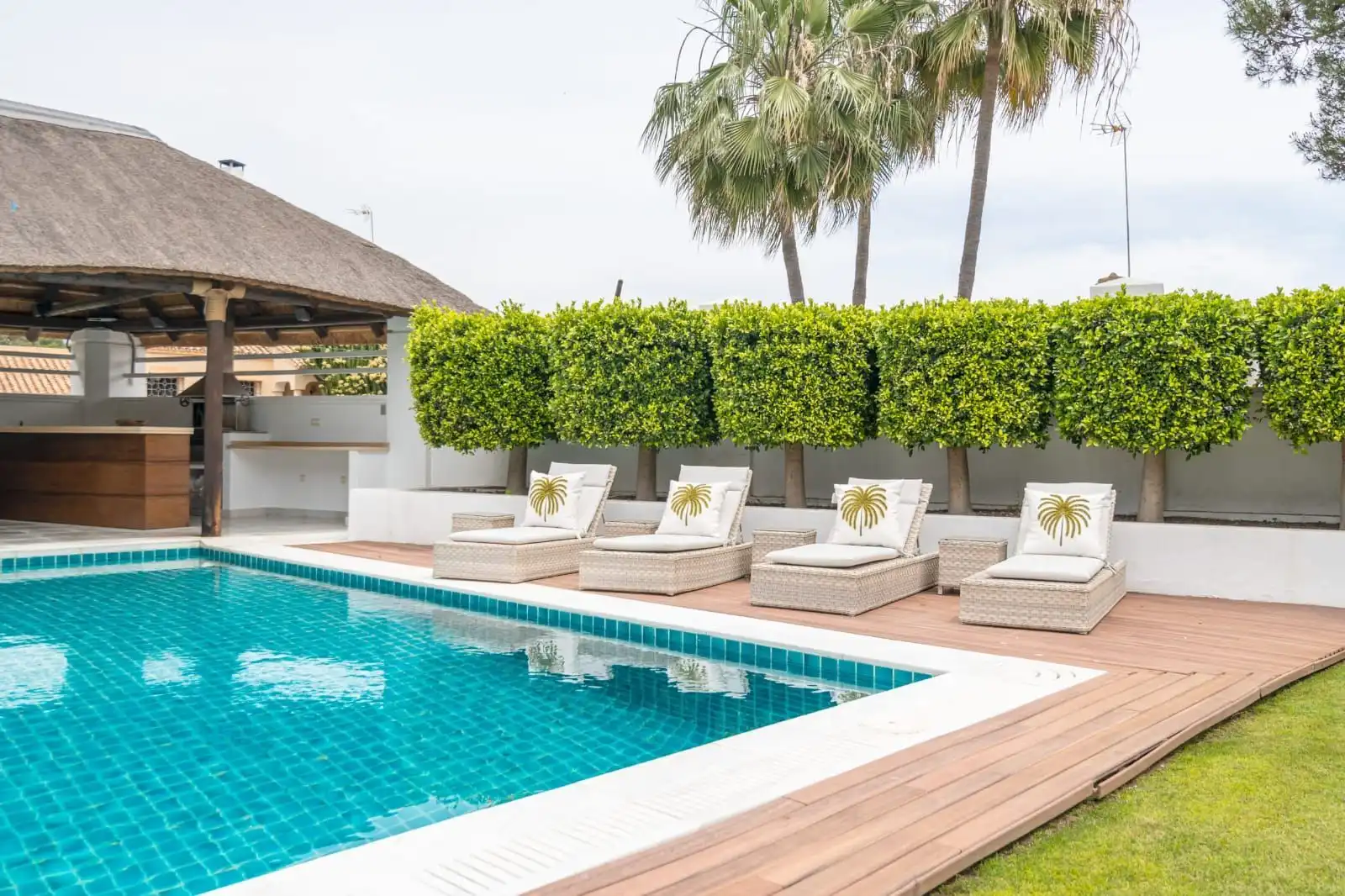 Villa con piscina in vendita a Avenida Miguel de Cervantes 15