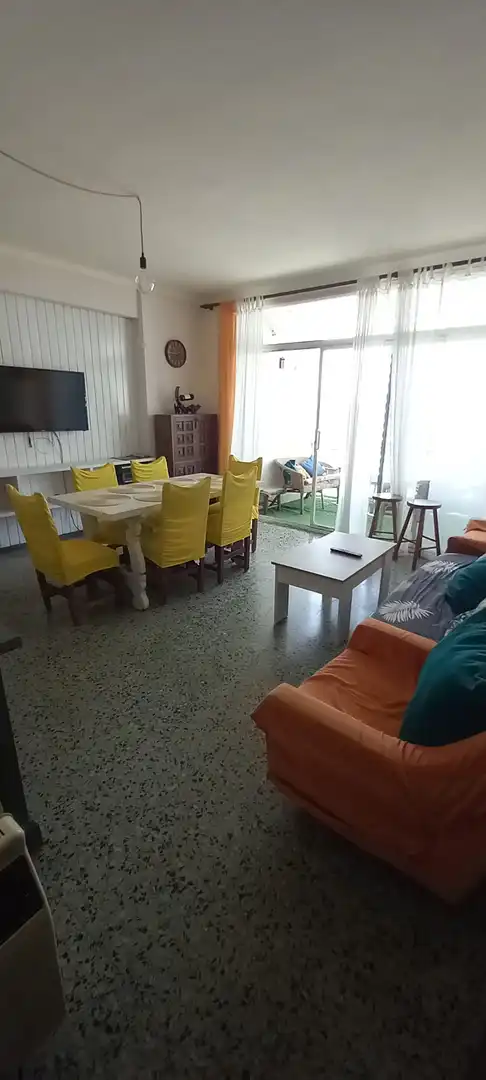 Menjador de Apartament en venda en Roses amb Jardí privat