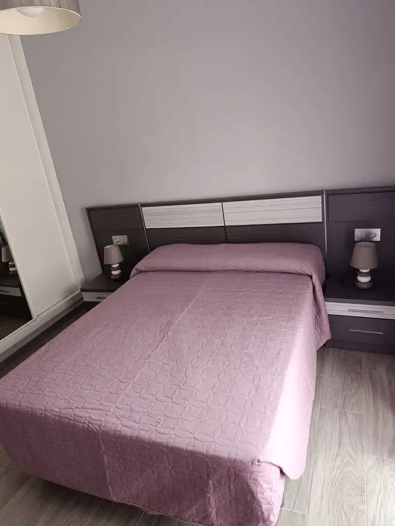 Dormitori de Casa adosada de lloguer en Cáceres amb Calefacció, Terrassa i Traster