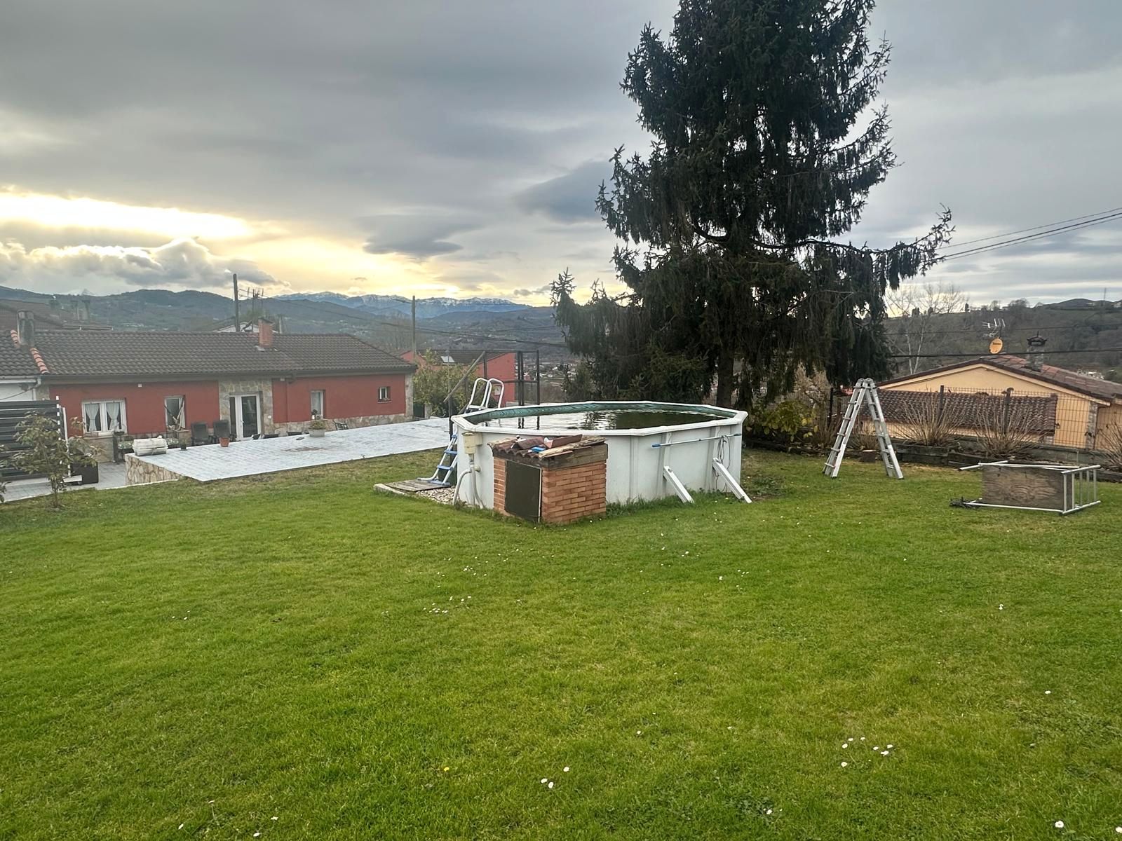 Swimming pool of House or chalet for sale in Langreo  with Heating, Private garden and Terrace