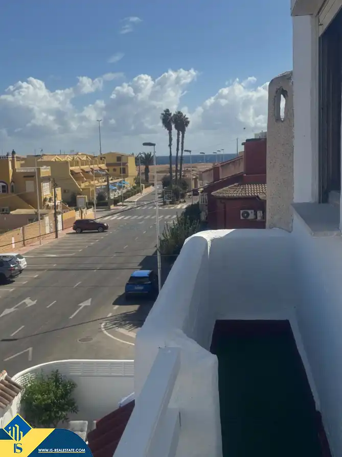 Vista exterior de Casa adosada en venda en Torrevieja amb Calefacció, Jardí privat i Terrassa