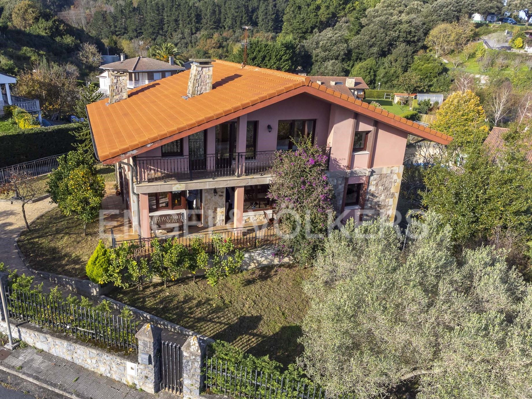 Vista exterior de Casa o xalet en venda en Lekeitio amb Aire condicionat, Calefacció i Jardí privat