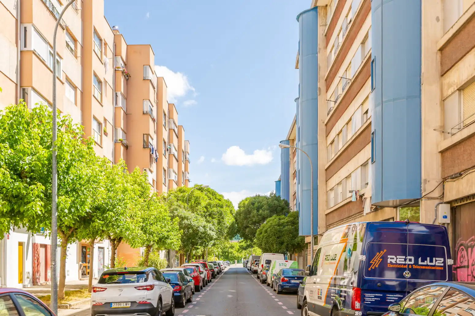 Außenansicht von Wohnung zum Verkauf in  Pamplona / Iruña mit Klimaanlage, Heizung und Abstellraum