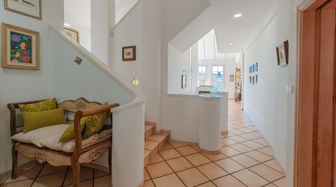Arquitectura de autor junto al Monte del Pardo Casita de cuento amueblada de José Antonio Villamor en Los Peñascales, Torrelodones, imatge 4