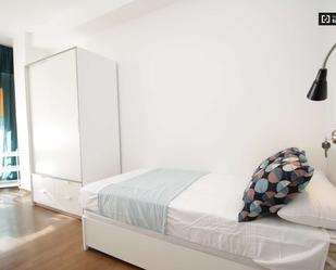 Bedroom of Flat to share in  Barcelona Capital  with Air Conditioner, Heating and Terrace