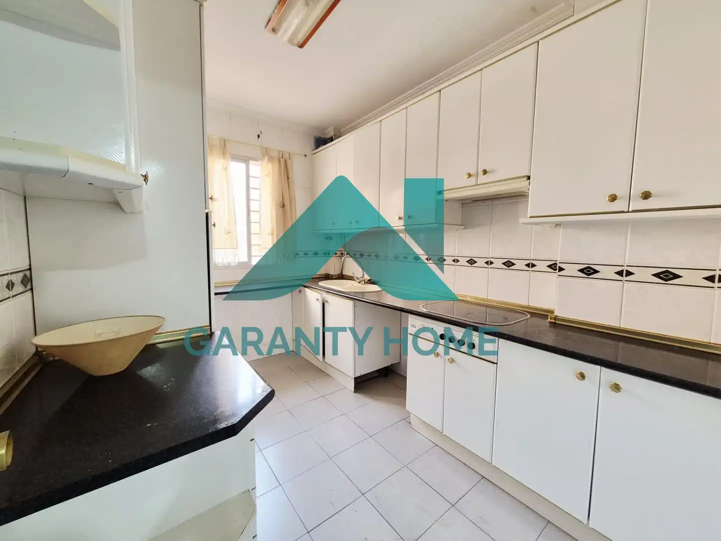 Cuina de Apartament en venda en Cáceres amb Aire condicionat i Moblat