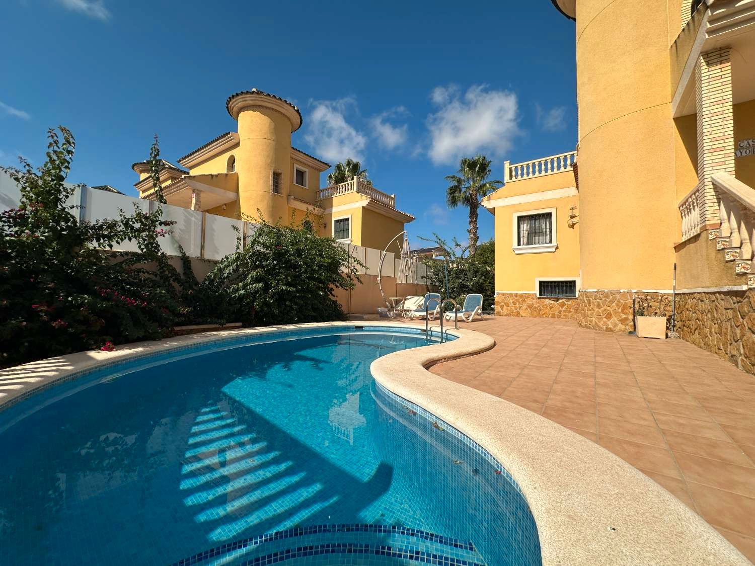 Vista exterior de Casa o xalet en venda en Orihuela amb Aire condicionat, Calefacció i Terrassa