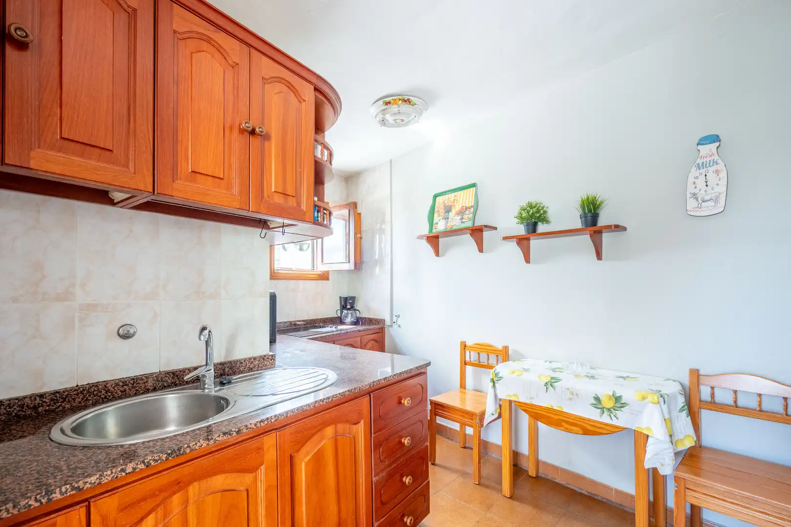 Cuina de Casa o xalet en venda en Moya (Las Palmas) amb Jardí privat, Terrassa i Traster