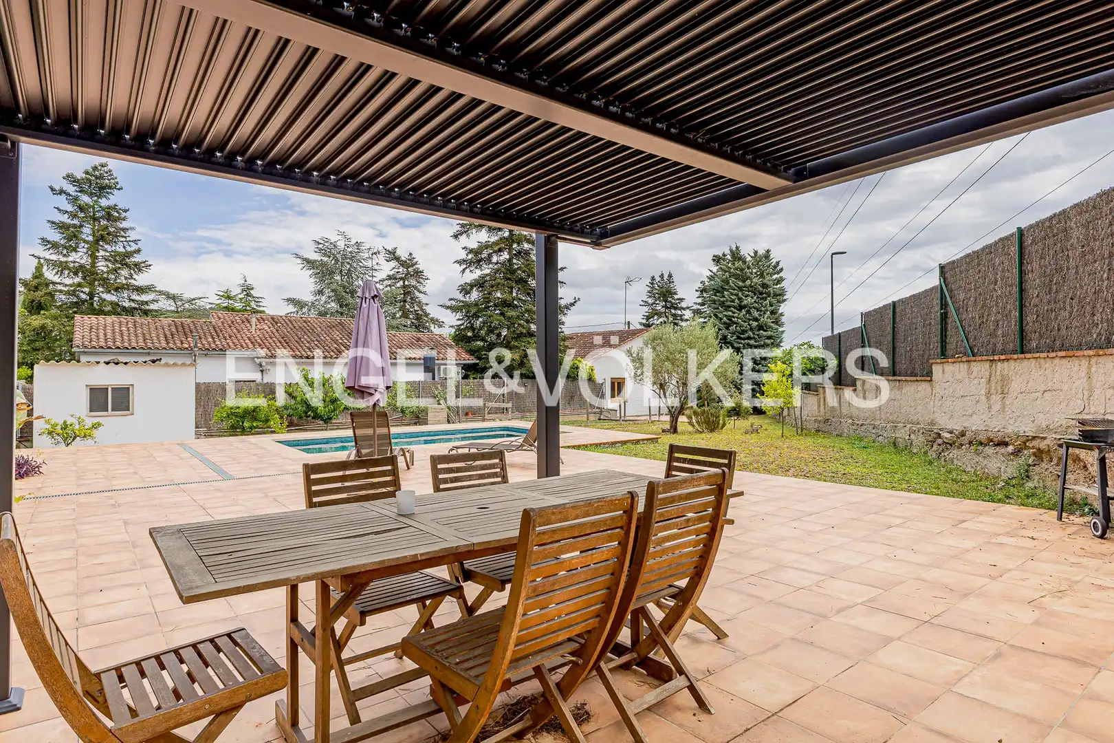 House with pool for sale in Begues