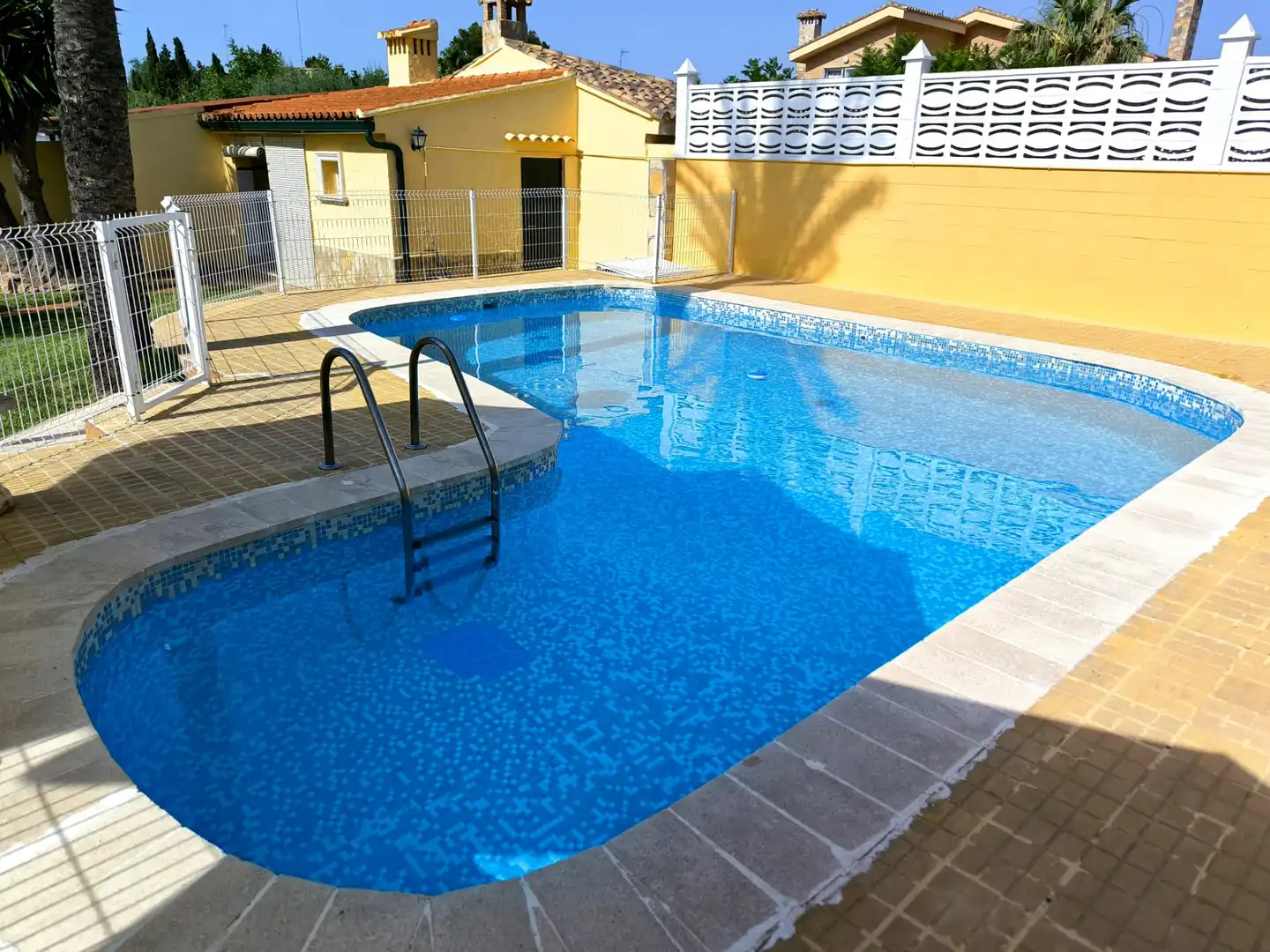 Piscina de Casa o xalet en venda en L'Eliana amb Aire condicionat, Calefacció i Jardí privat