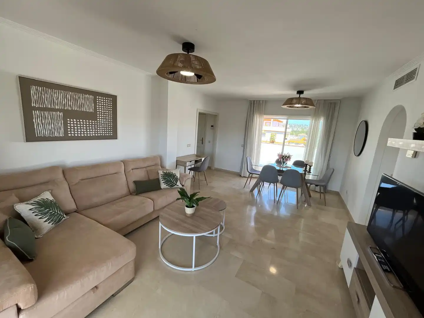 Sala d'estar de Àtic de lloguer en Mijas amb Aire condicionat, Calefacció i Terrassa