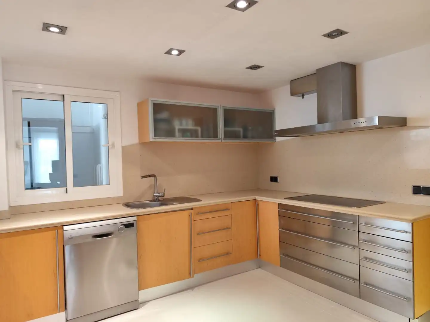 Flat with lift for sale in Calle de Josep Riquer Llobet 8, imagen 13