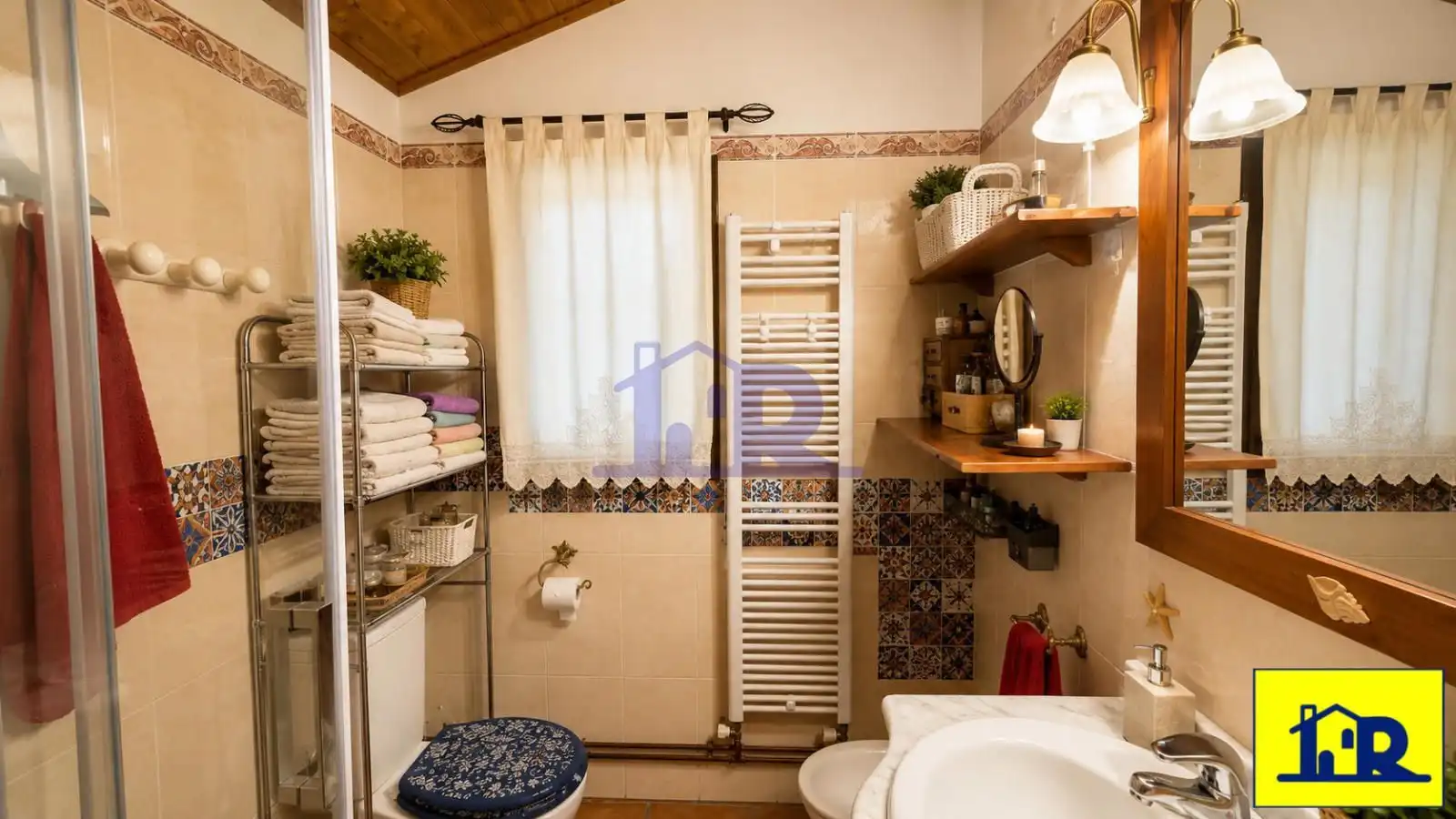 Bathroom of Houses for sale in Cuenca  with Heating and Storage room