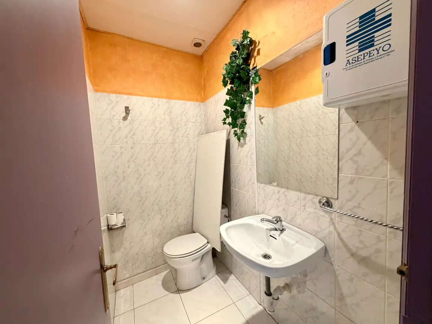 Baño de Local en venta en Ponferrada con Aire acondicionado