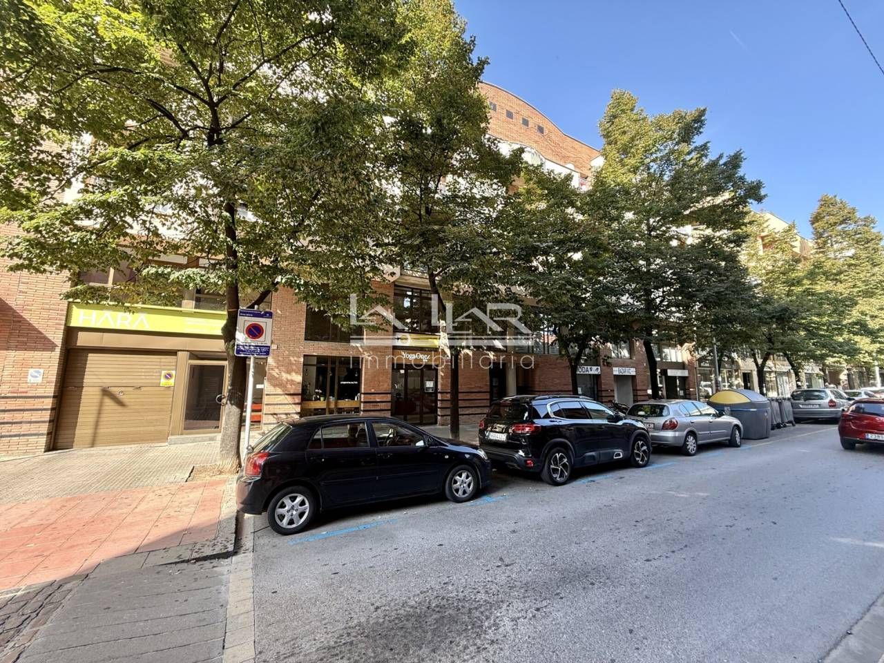 Exterior view of Office to rent in Vic  with Air Conditioner and Heating