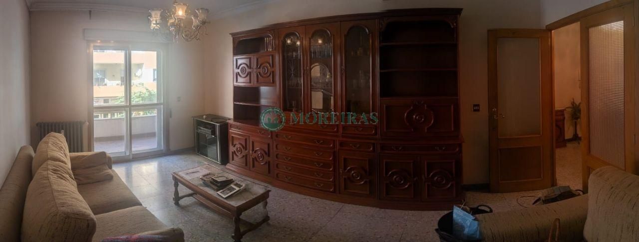 Sala d'estar de Pis en venda en Ourense Capital  amb Calefacció, Terrassa i Balcó