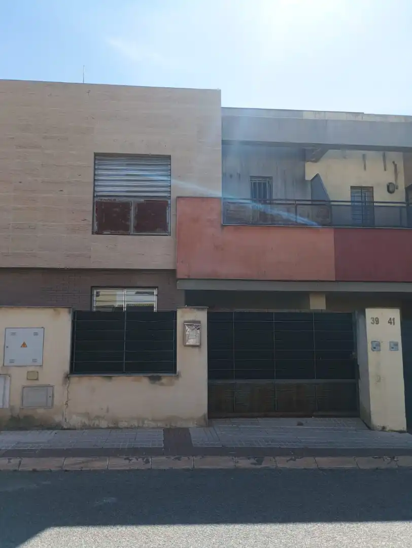 Vista exterior de Casa adosada en venta en Bollullos de la Mitación con Trastero