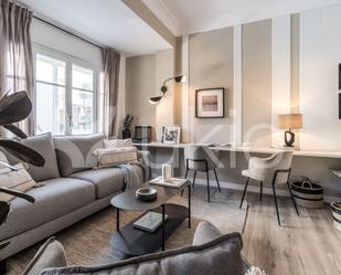 Sala d'estar de Apartament de lloguer en  Madrid Capital amb Aire condicionat i Terrassa