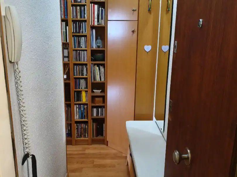 Flat with lift for sale in Calle Escocia 26