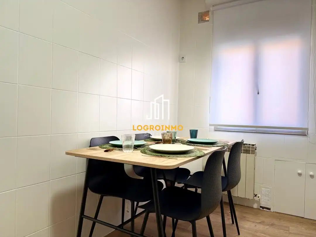 Comedor de Piso en venta en  Logroño con Calefacción, Trastero y Amueblado