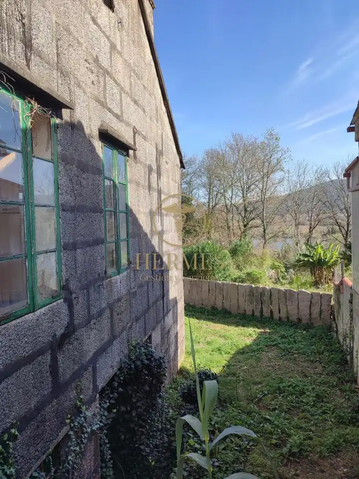 Vista exterior de Casa o xalet en venda en Tui amb Calefacció, Jardí privat i Terrassa