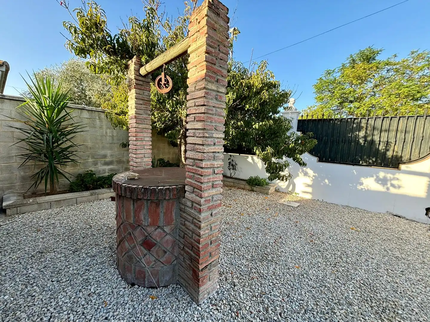 Vista exterior de Casa o xalet en venda en Arcos de la Frontera amb Jardí privat, Traster i Piscina