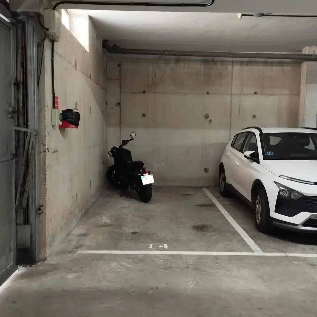 Parking de Piso en venta en Avilés con Calefacción, Parquet y Trastero