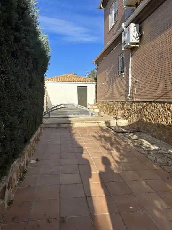 Terrassa de Casa o xalet en venda en Linares amb Aire condicionat, Calefacció i Jardí privat