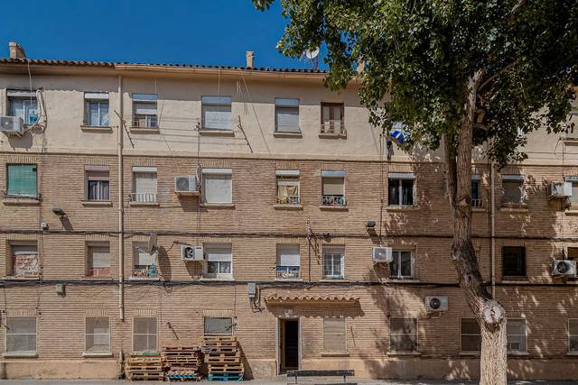 Piso en Venta en C/ Grupo Gabriela Mistral   en Oliver