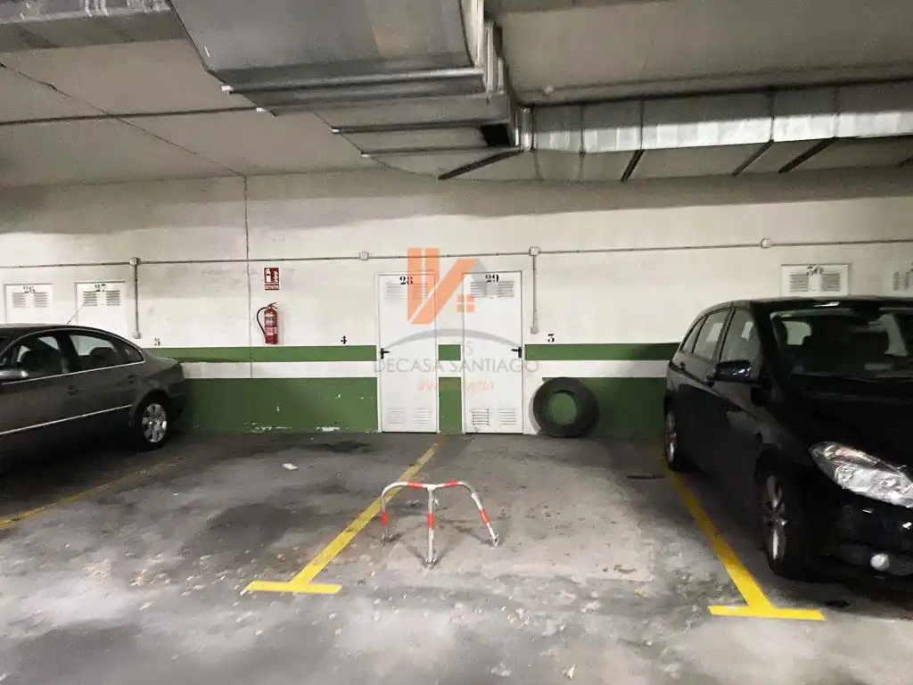 Aparcament de Garatge en venda en Santiago de Compostela 
