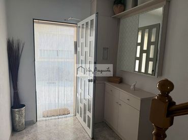 Casa con balcón en venta en Carrer Candela
