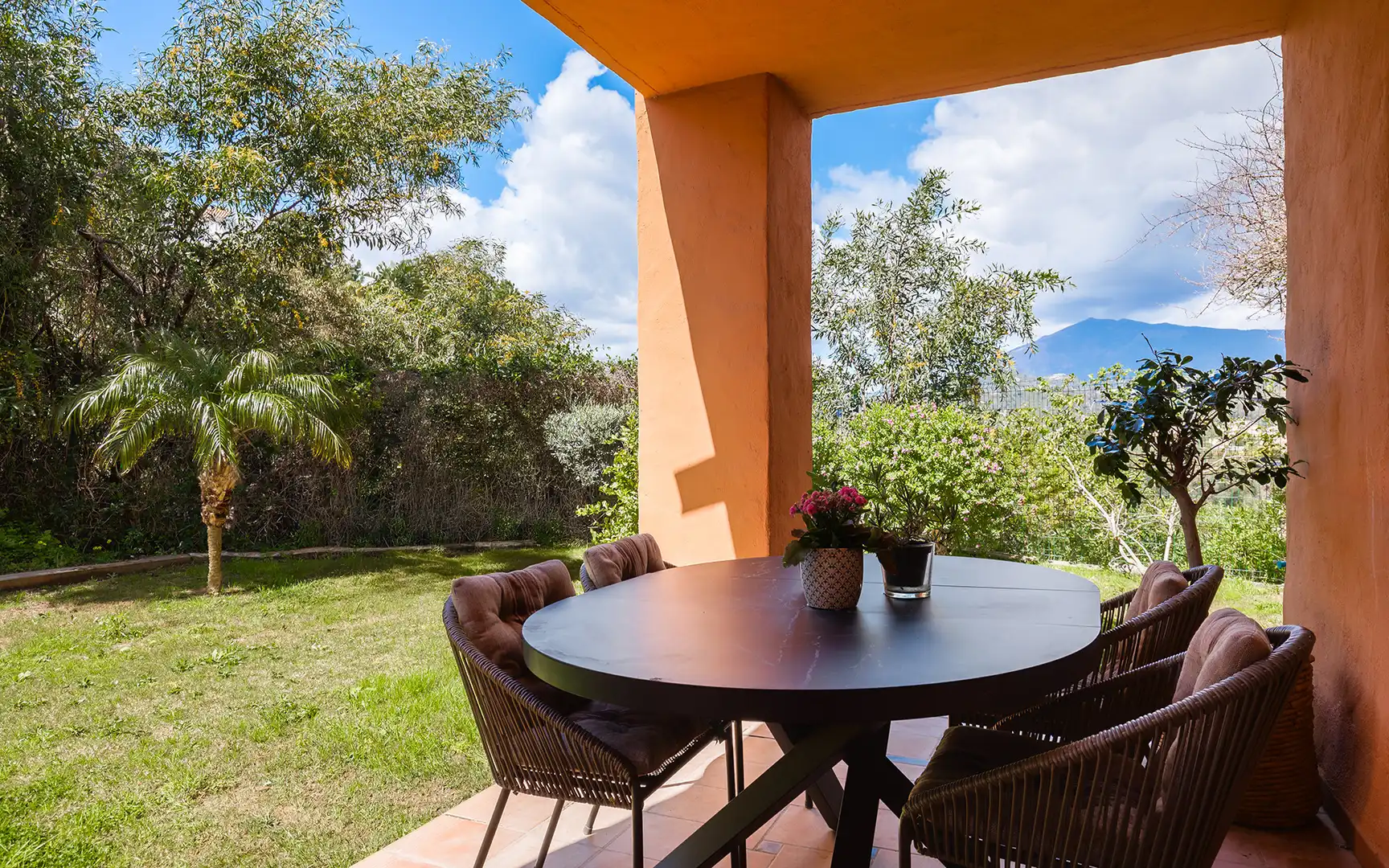 Terrasse von Erdgeschoss zum Verkauf in Benahavís mit Klimaanlage, Privatgarten und Terrasse