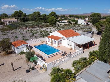 Casa rústica amb piscina en venda a Las Virtudes