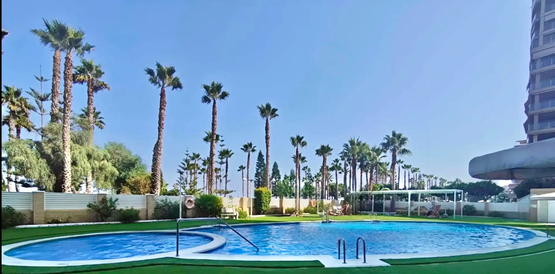 Piscina de Apartament en venda en Oropesa del Mar / Orpesa amb Aire condicionat, Calefacció i Moblat
