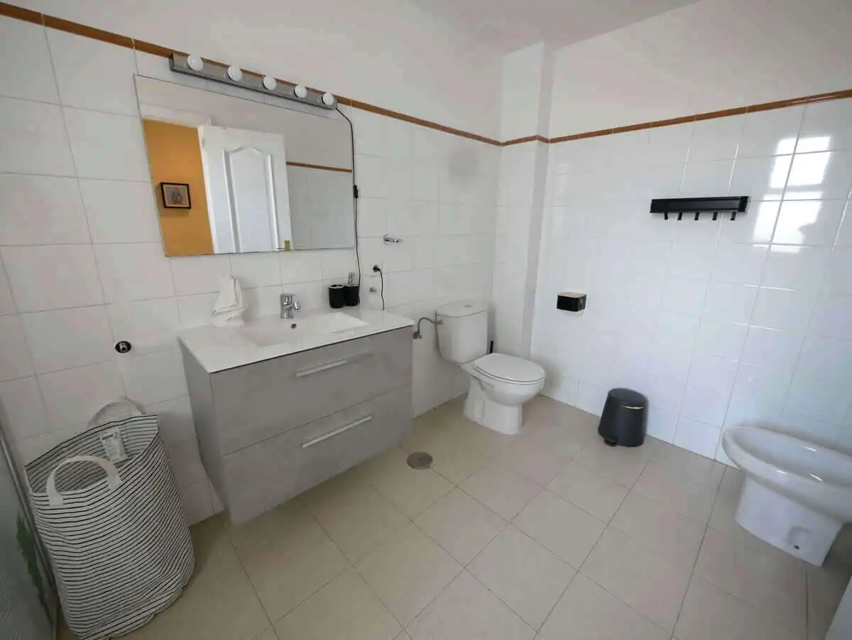 Bany de Apartament en venda en Teguise amb Terrassa, Moblat i Piscina comunitària